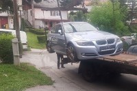 Oduzet automobil i više registarskih oznaka