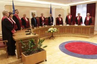 Šta piše u zakonu koji bi trebalo da omogući odlazak stranih sudija: Predsjedništvo bira, Dom naroda potvrđuje