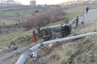 Poginuo mladić, stub se prepolovio nakon udara
