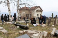 Raseljenim Srbima i dalje zabranjen dolazak na Zadušnice u Đakovicu