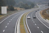 На ауто-путу "9. јануар" код Прњавора саобраћај се одвија претицајном траком