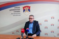 Bosić: Ko ne poštuje odluke Predsjedništva, sam sebe isključuje iz SDS-a