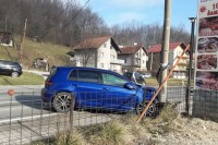 "Golfom" udario u stub javne rasvjete
