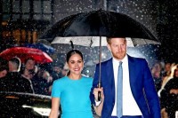 Prvi dolazak u London nakon Megzita: Megan blistala u uskoj haljini poznate britanske kreatorke VIDEO