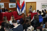 Начелник Дервенте потписао уговоре са 78 стипендиста