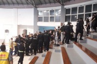 Navijači “Partizana” počeli da lome stakla, reagovala policija