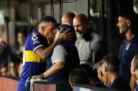 "Ludnica" u Argentini: Boka osvojila titulu, Teves poljubio Maradonu