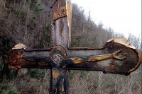 Оскрнављен крст на мjесту несреће код манастира Острог