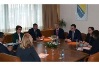 Tegeltija sa Viškovićem i Novalićem: Uvesti privremenu zabranu ulaska u BiH stranim državljanima iz rizičnih područja