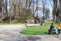 Промјенљиво облачно и топло