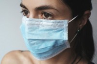 Четири милиона КМ за набавку респиратора, маски и заштитних одијела