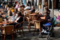 Ograničen rad trgovina i kafića u više gradova i opština u Srpskoj