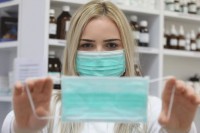  Продавци и апотекари  враћају цијене: Заштитне маске поново 0,20 КМ