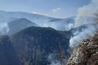 Požar u Drvaru izmakao kontroli, hitno potreban helikopter