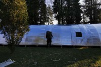 Postavljeni šatori na staroj lokaciji graničnog prelaza Rača