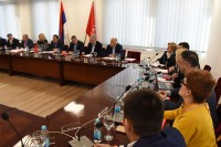 Lokalni izbori u drugom planu