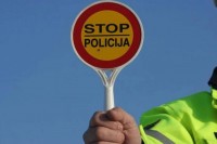 Gomilao neplaćene kazne i vozio bez dozvole pa ostao bez kombija