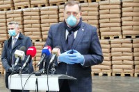 Dodik: Neće biti problema u snabdijevanju osnovnim životnim namirnicama