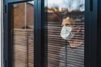 Kako se nositi s usamljenošću u doba socijalne izolacije?