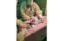 Dječak, težak 3,4 kilograma, prva je beba rođena u karantinu bijeljinske operacione sale