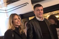S Vukom Kostićem i Anom moraće da živi i njegova mama?