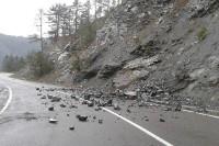 Стање на путевима: Коловози клизави, могући одрони