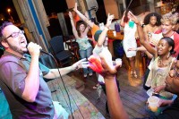 Policija rasturila karaoke žurku sa 25 odraslih i dece