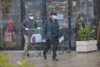 Старијима од 65 година дозвољен излазак од седам до десет часова