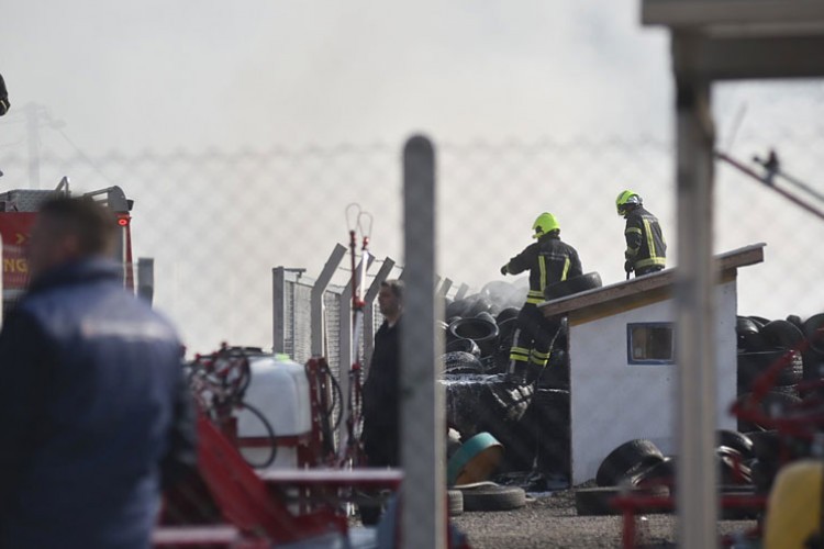 Požar zahvatio veći broj guma u banjalučkom naselju Vrbanja