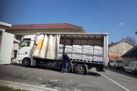 У Босански Петровац стигла донација Владе Српске од 16 тона брашна