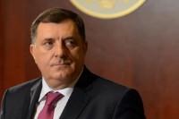 Od Dodikove martovske plate uplaćeno po 450 KM za osam višečlanih porodica