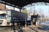 Повремене дуге колоне теретних возила на граничним прелазима