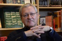 Dvostruki dobitnik Ninove nagrade Dragan Velikić preporučuje tri knjige za čitanje u ovom periodu