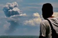 Anak Krakatau izbacuje pepeo 500 metara u visinu