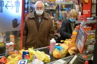 Касе пуне само продаја хране и лијекова