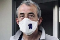 Mehmed Baždarević u Francuskoj pravi maske od dijelova dresa FK Željezničar