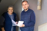 Сребреница: Новчана помоћ за шест породица погинулих