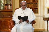Papa napisao “plan za vaskrsenje” iz trenutne situacije