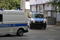 Prijedorčanin prekršio policijski čas pa napao policajce