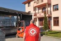 Црвени крст дистрибуисаће донације из Кувајта