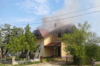 Prijedor: Izgorio krov na kući
