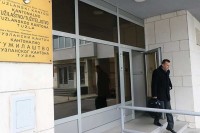 Tuzlak u pritvoru nakon što je pretukao komšiju zbog imovinskog spora