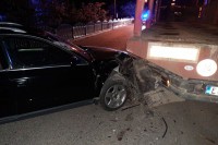 Teslićanin za vrijeme policijskog časa pijan „audijem“ udario u prikolicu parkiranog kamiona