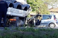 U sudaru kamiona i automobila u Barama jedna osoba teško povrijeđena