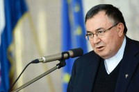 Puljić: Otvoriti crkve i sa vjernicima služiti mise