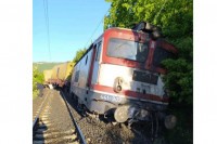 Voz „Željeznica FBiH“ iskočio iz šina, povrijeđena dvojica mašinovođa
