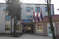 Републичка и локална администрација сутра раде до 14.00