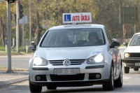 Инструктори спремни, испитивачи чекају позив