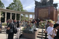 Поводом Дана побједе над фашизмом на споменик палим руским војницима у Бечу положени су вијенци