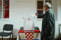Hrvatska ambasada u BiH: Sutra počinje registracija birača za izbore u Hrvatskoj